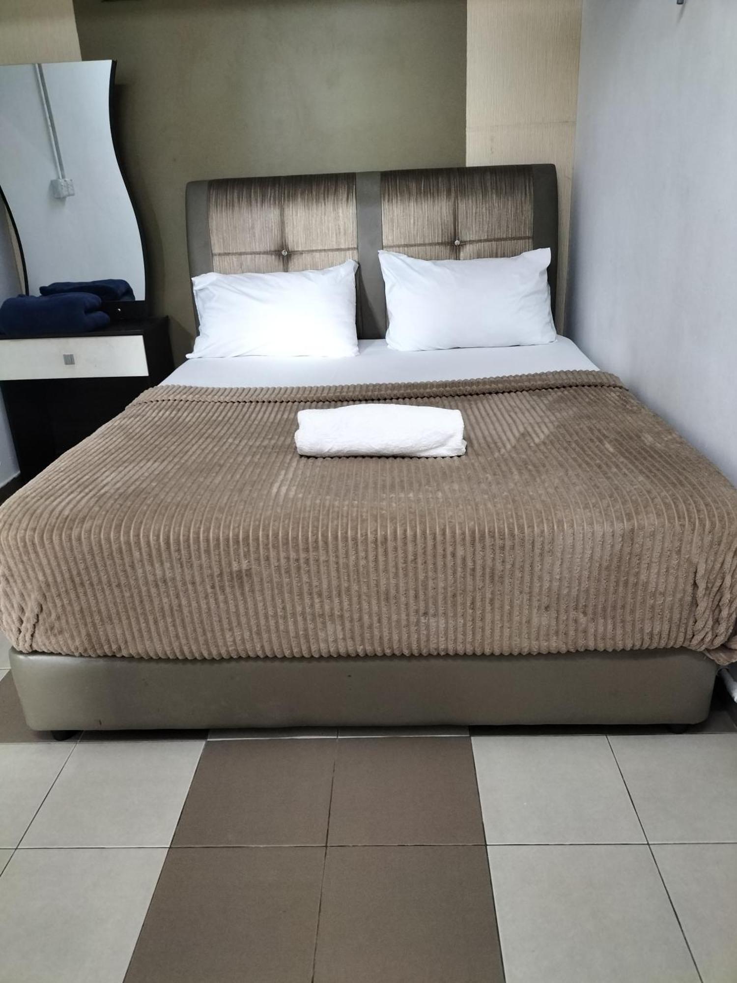 Ulfah Mersing Room photo